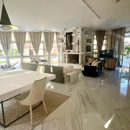 Artist House 陶尔米纳