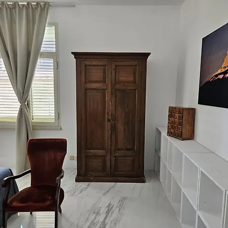 Artist House Apartment *